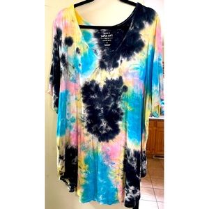 ✨ torrid v neck tie dye tee ✨